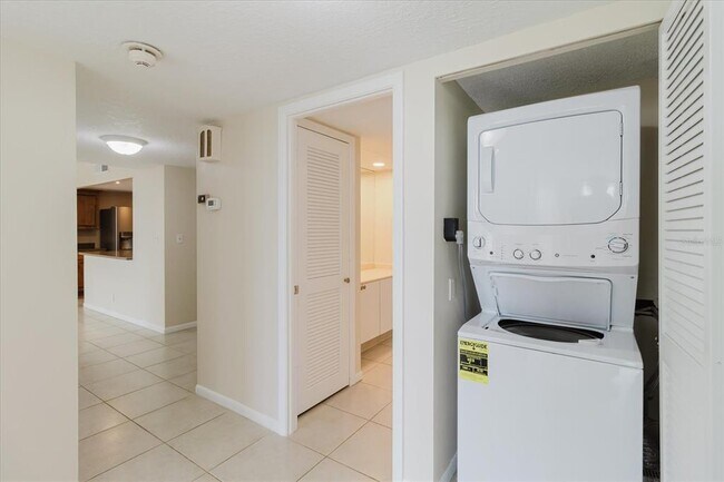 Building Photo - 100 Oakmont Ln