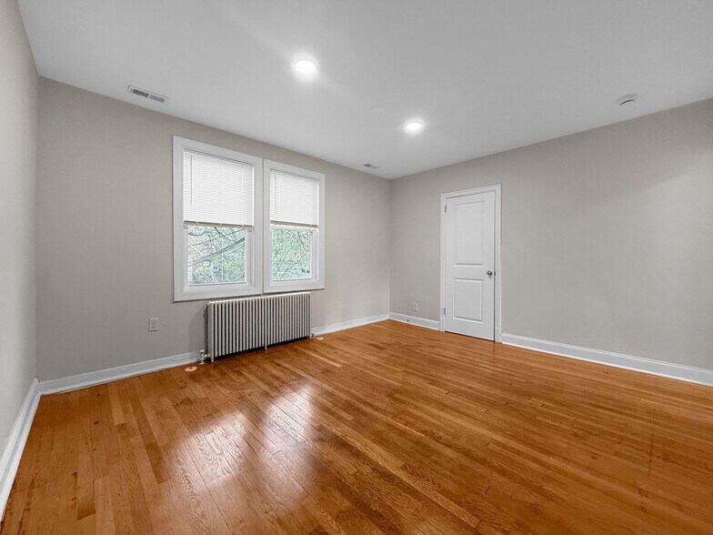 Building Photo - 4800 3rd St NW