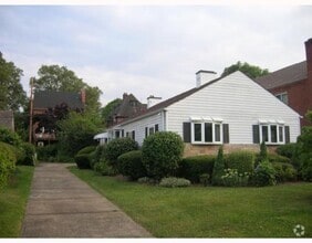 Building Photo - Stunning 4Bed 2bath House in Point Breeze!...