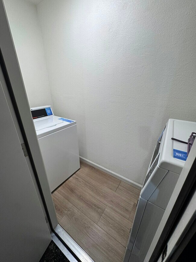 Building Photo - 2124 N Glenn Ave