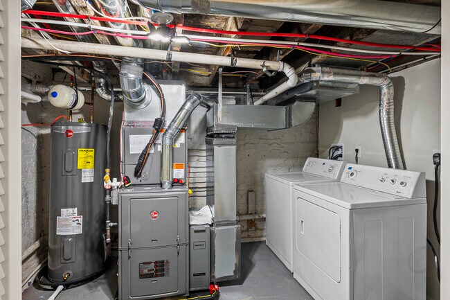 Building Photo - 139 N Lakewood Ave