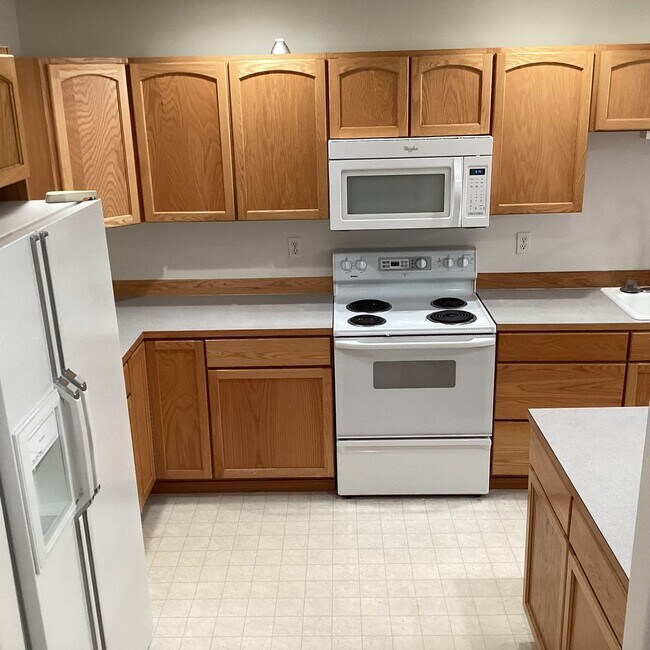 Building Photo - Bright & Spacious Everett Condo – 3 Bed, 2...