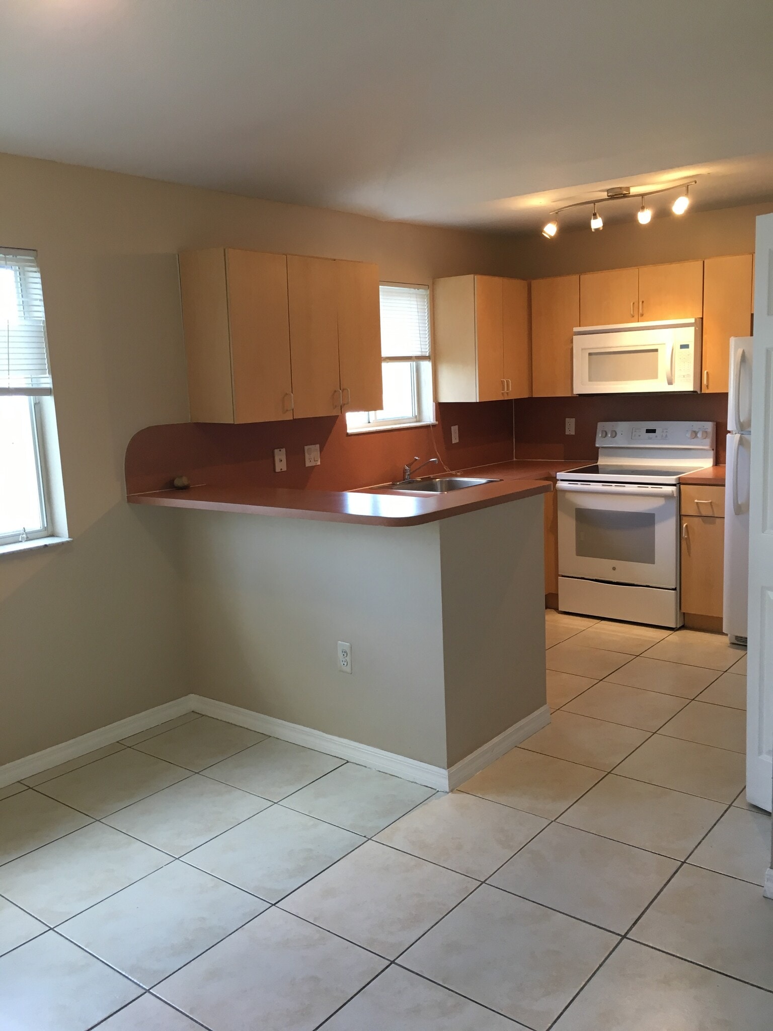 Building Photo - 1261 SE 27th St