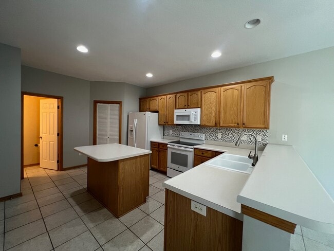 Building Photo - 277 S 79th St