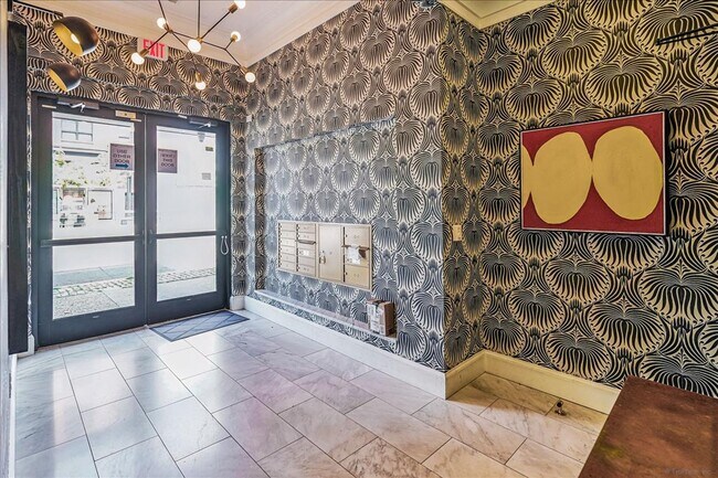 Building Photo - Great Luxury 3 Bedroom 2 Bath on H st NE! Offering half month free rent with a 12 month lease