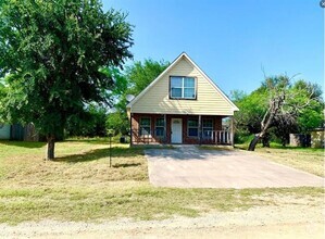 Building Photo - 10908 Shady Oaks Dr