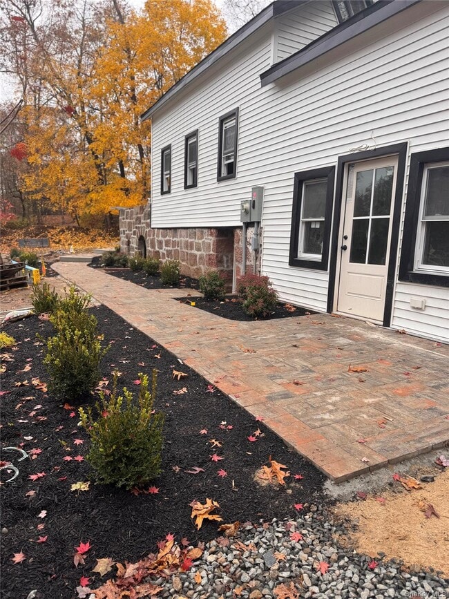 Building Photo - 263 S Mountain Rd