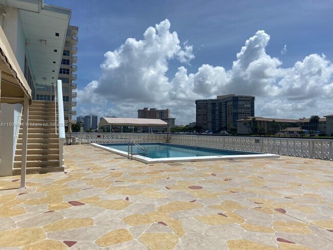 Building Photo - 1801 S Ocean Dr