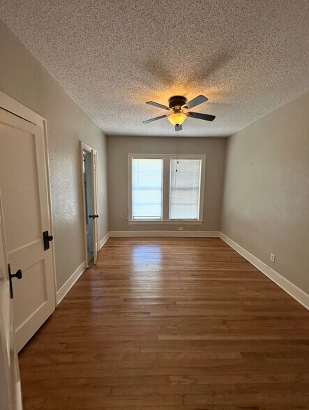 Building Photo - 2406 West Lovers Lane