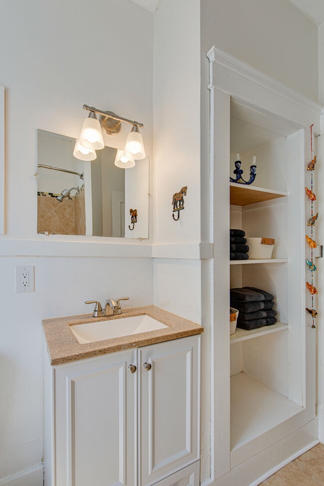 Building Photo - 2231 Blair Blvd