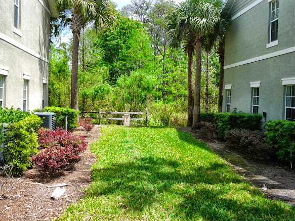 Building Photo - Beautiful Furnished 2/2.5  Pool View Condo x Rent Close to Universities.