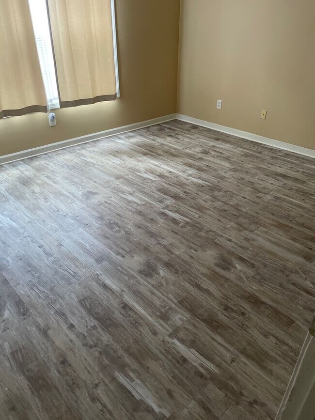 Building Photo - $1,595 Mo. - Pet Friendly, 3 Bedroom, 2 Bath Duplex will be available soon!