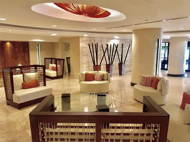 Building Photo - 2555 Collins Ave