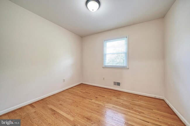 Building Photo - 9516 Bonair Dr