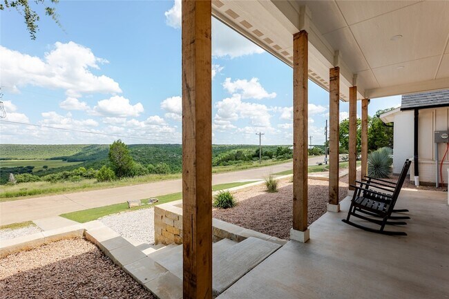 Building Photo - 405 Oak Tree Dr