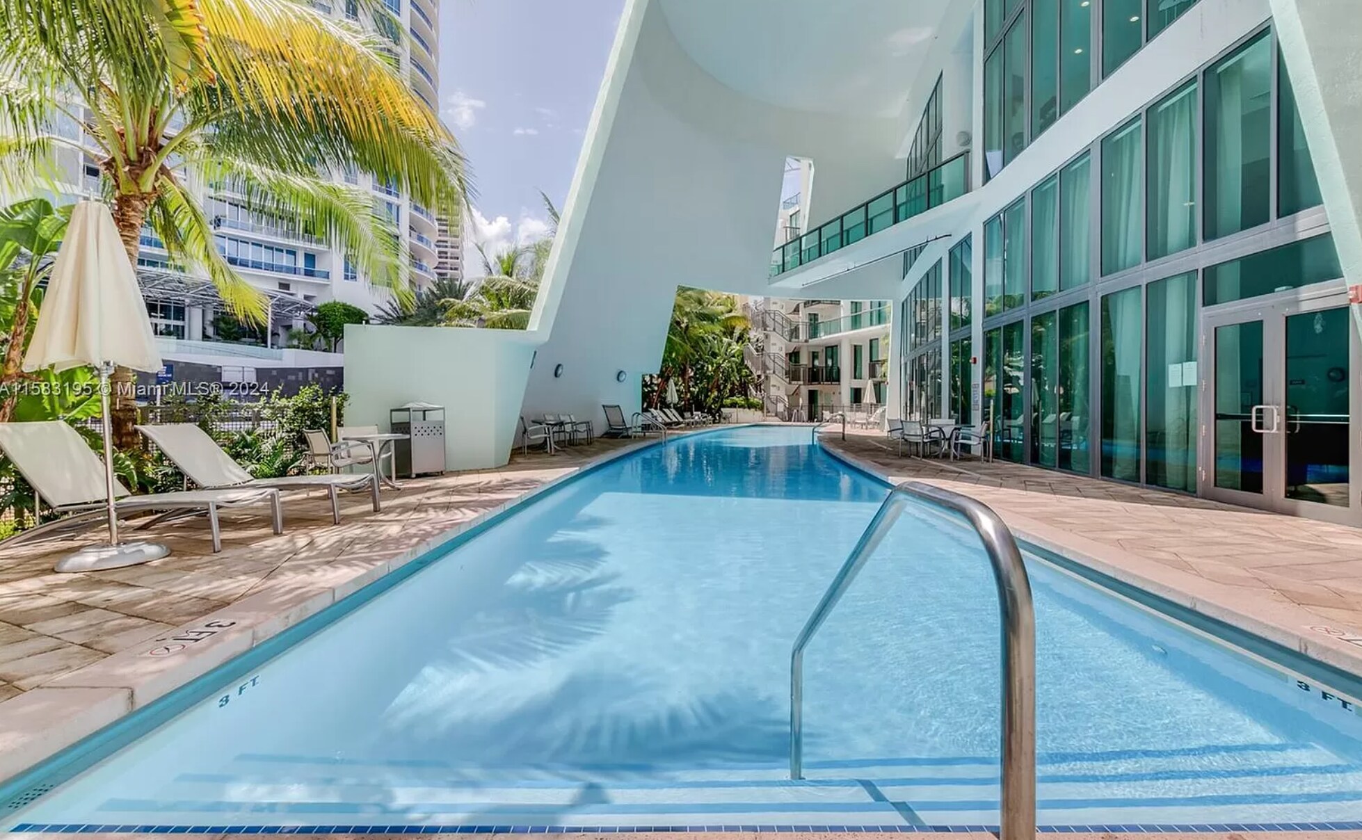 Building Photo - 6000 Collins Ave