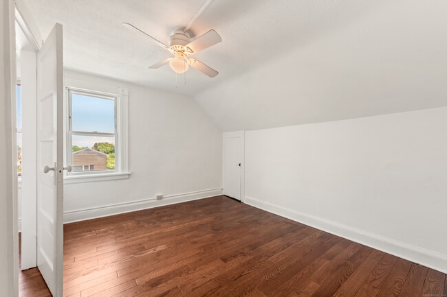 Building Photo - 318 Suburban Ave