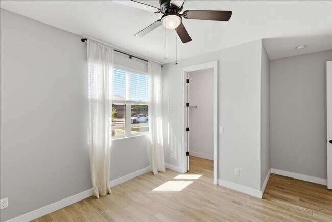 Building Photo - 2225 N 140th Dr