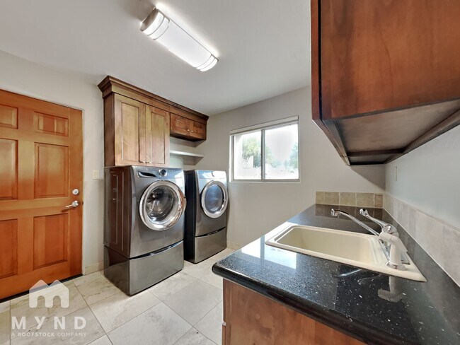 Building Photo - 5727 N PSO Ventoso