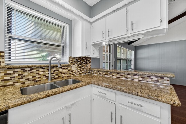 Building Photo - 12315 Chessington Dr