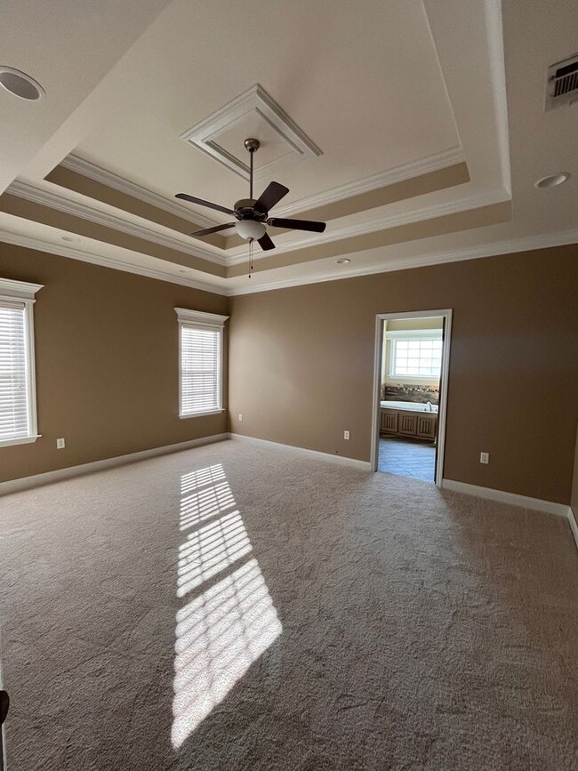 Building Photo - 4062 McKenzie Ln