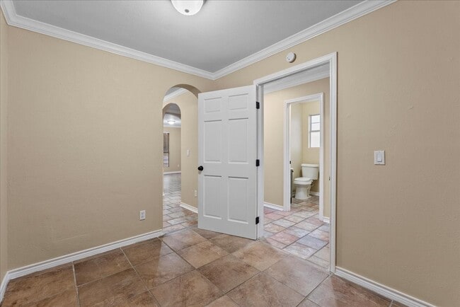 Building Photo - 114 Grand Ave