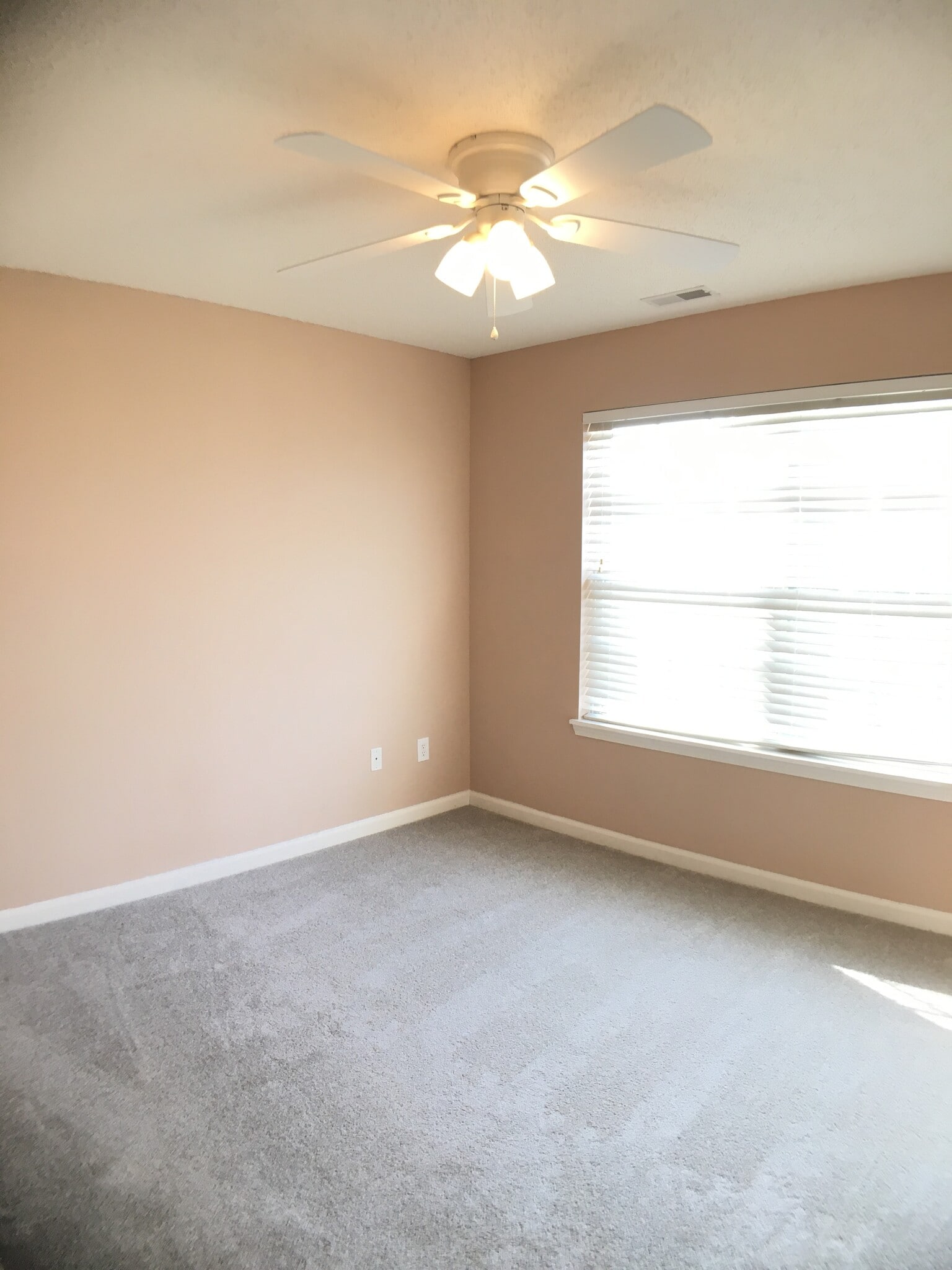 Building Photo - 2396 Meadow Bend Dr
