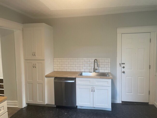 Building Photo - Charming 1BR near the public market