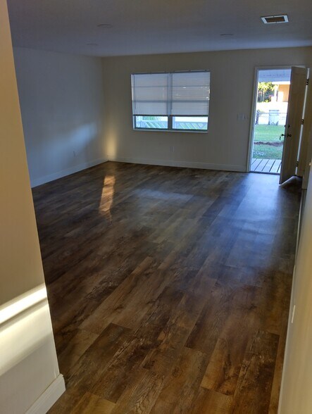 Building Photo - 2305 86th Ave