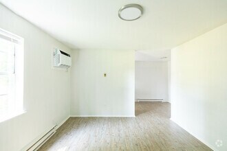 Building Photo - 405 Lily St
