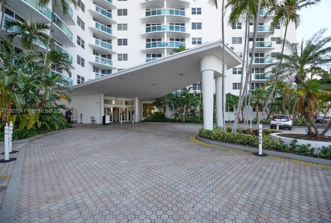 Building Photo - 3001 S Ocean Dr