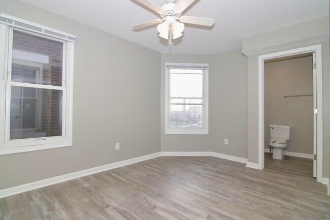 Building Photo - 1329 E Market St