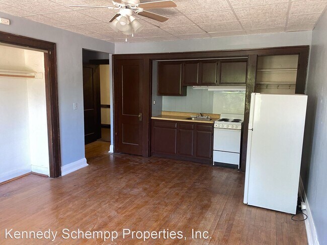 Building Photo - 820 E Converse St