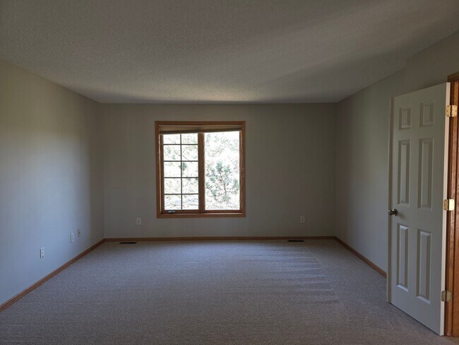 Building Photo - 22 Springbrook Bay