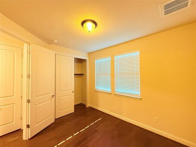 Building Photo - 2505 Amur Dr