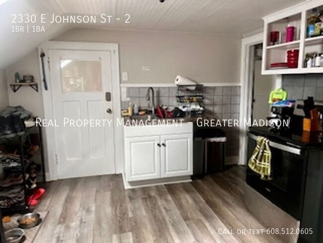 Building Photo - 2330 E Johnson St