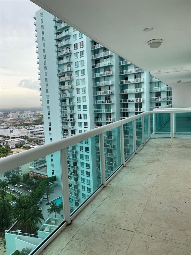 Building Photo - 1800 N Bayshore Dr