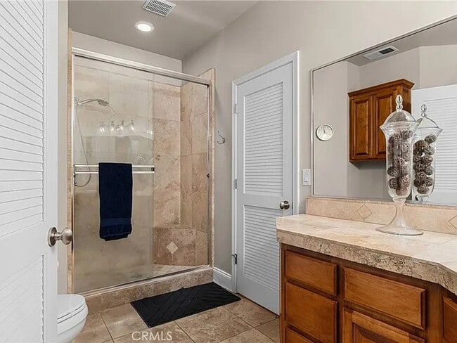 Building Photo - Custom built home with an AMAZING resort l...