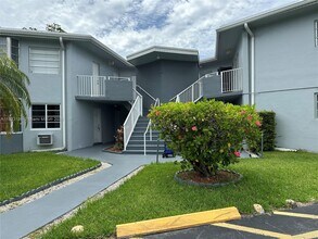 Building Photo - 1723 NE Miami Gardens Dr