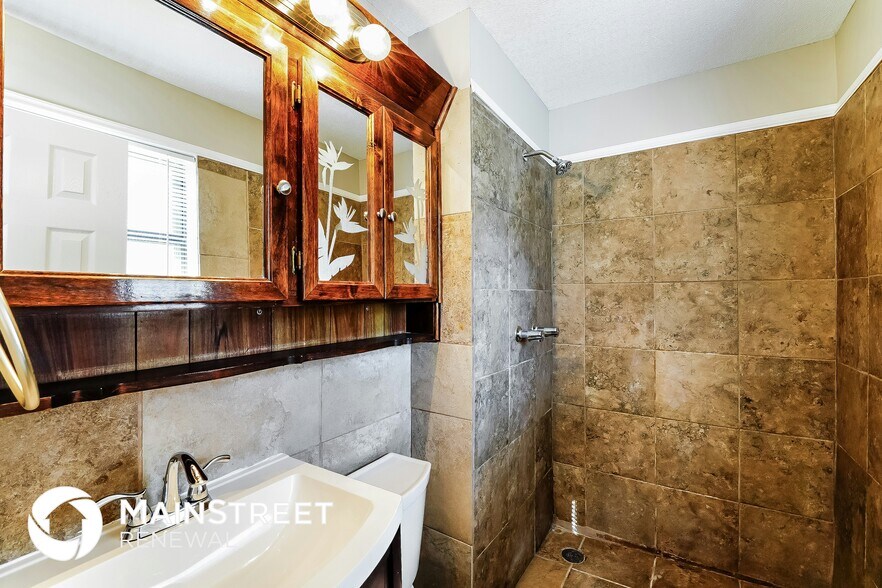 Building Photo - 5837 Willow Ridge Rd