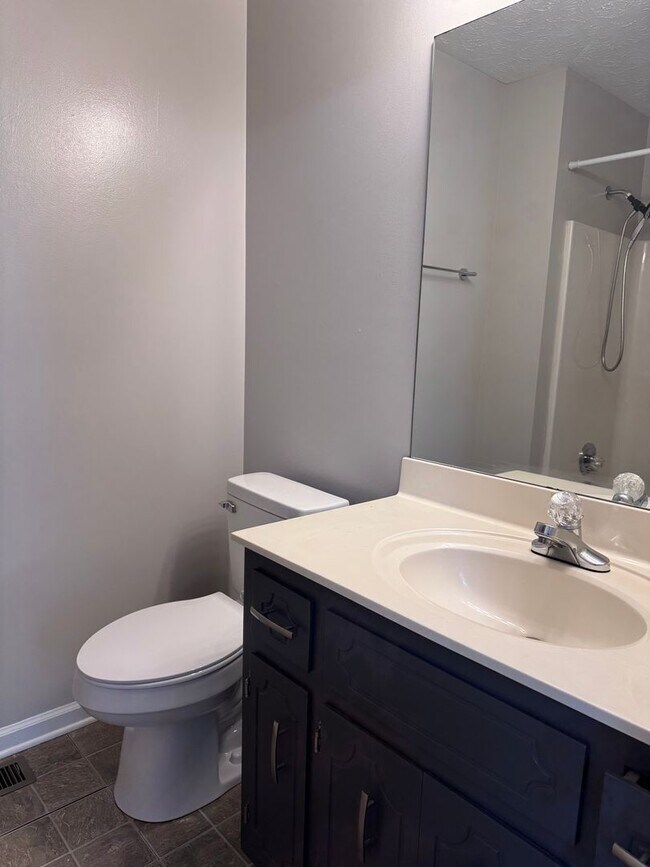 Building Photo - Super convenient location! Quick access to I-24 Exit 11!