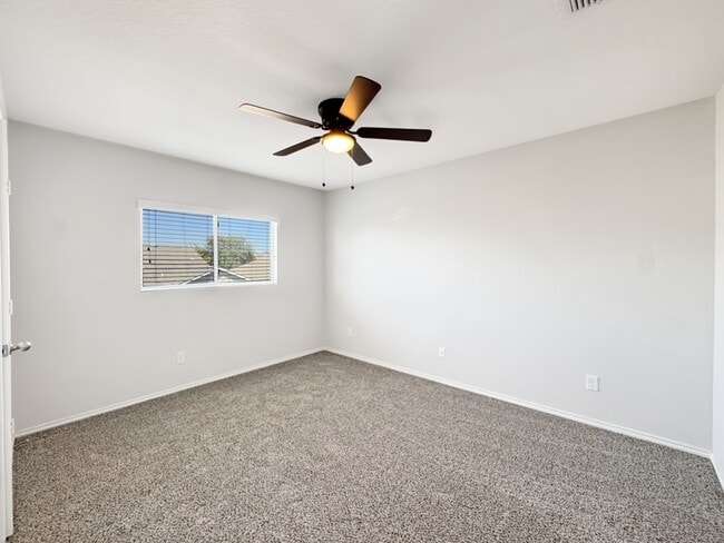 Building Photo - 8139 Ashwood Pointe