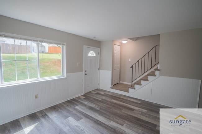 Building Photo - 6449 Union Ct