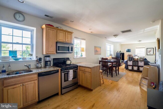 Building Photo - 1130 Dorrance St