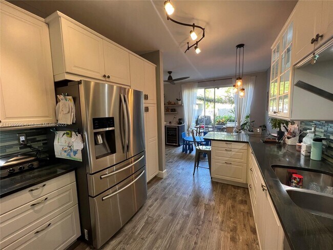 Building Photo - 1140 Cliffrose St