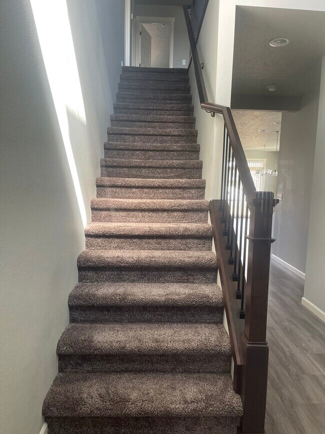 Building Photo - Pierre