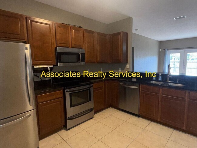 Building Photo - Willow Oak SW 3/2, a must see