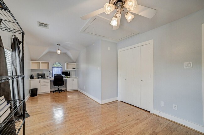 Building Photo - 5838 Larkin St