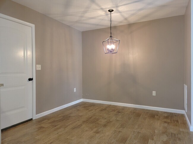 Building Photo - 331 Springwood Dr