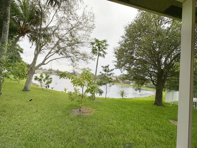 Building Photo - 5152 Woodfield Way